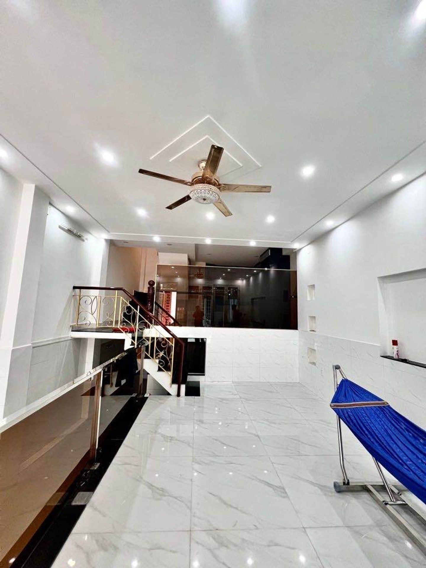 NHÀ ĐẸP Ở NGAY - GIÁP KHU TÊN LỬA - 4 TẦNG LUNG LINH
