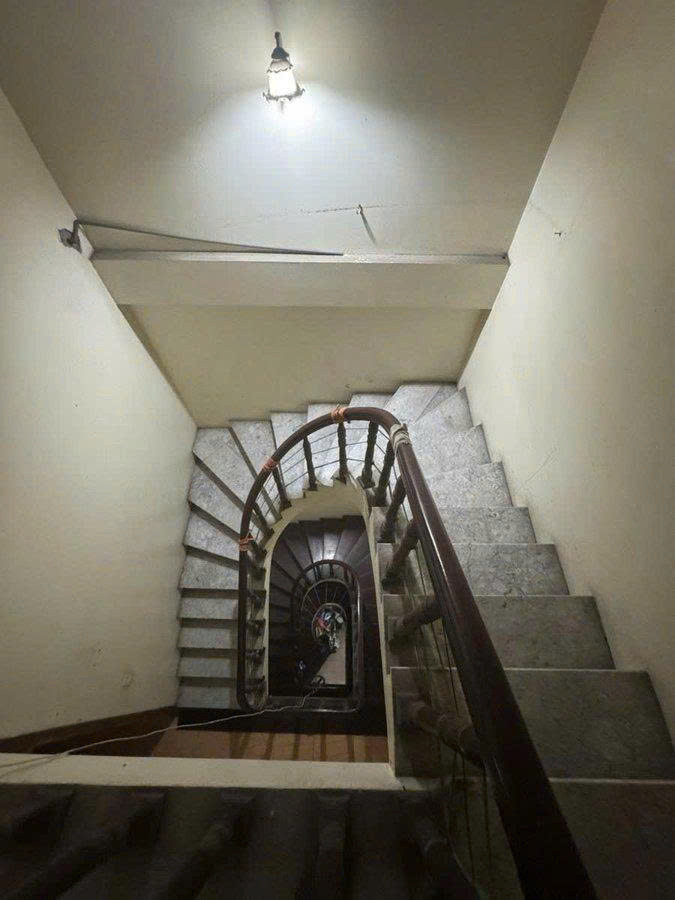 Bán gấp nhà 4 tầng mặt đường Chiến Thắng, 65m2, mặt tiền 4m, 2 mặt đường ô tô, vị trí đẹp, kinh doanh tốt, giá 26.5 tỷ