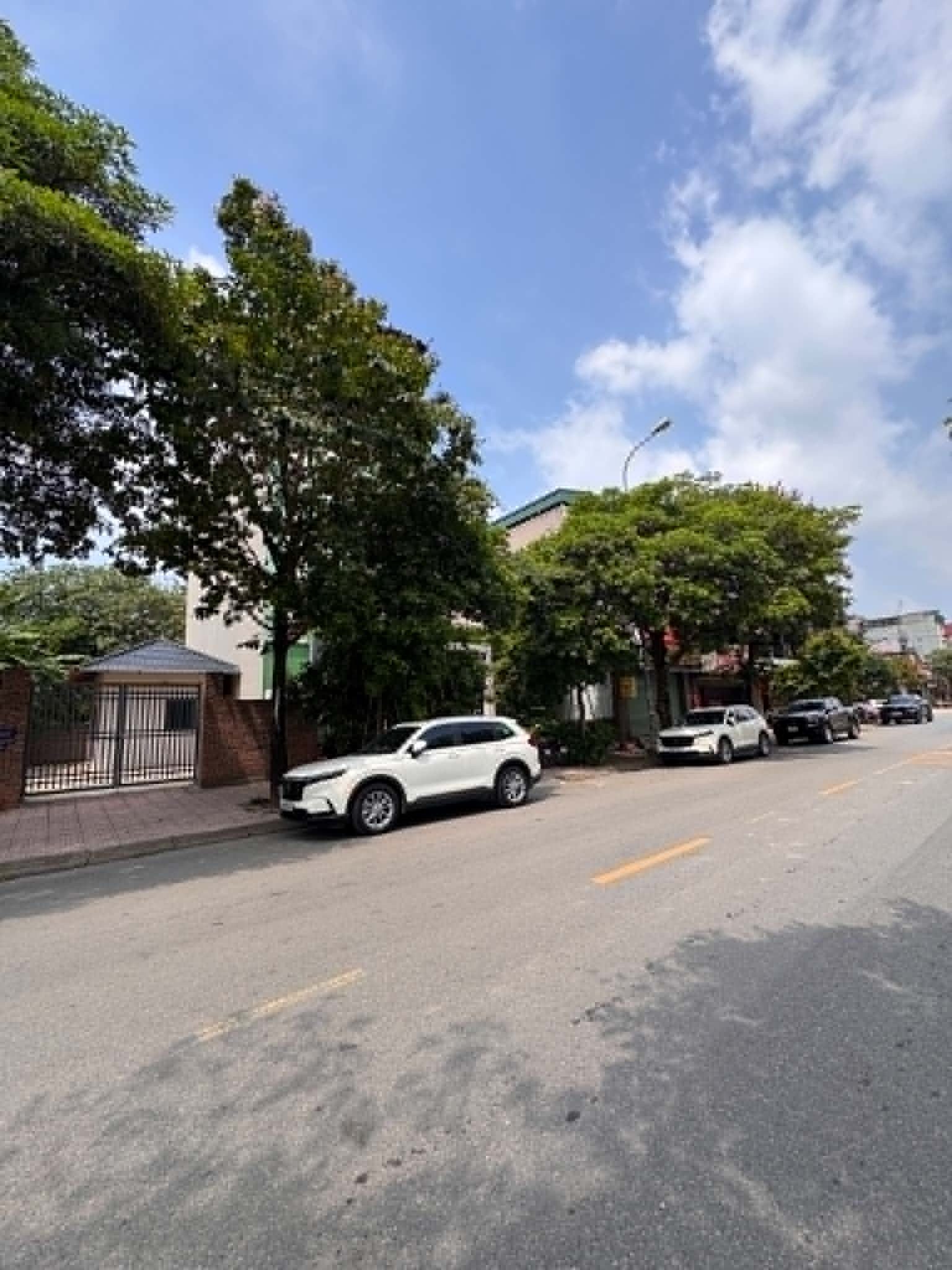 Cho thuê đất, MBKD khu đấu giá 31ha Trâu Quỳ, Gia Lâm 240m2 mtien 12m đường 13m