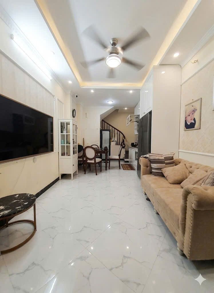 Cho thuê nhà ngõ phố chợ Khâm Thiên , Đống Đa 33M x 4T (3 ngủ) giá 12 triệu