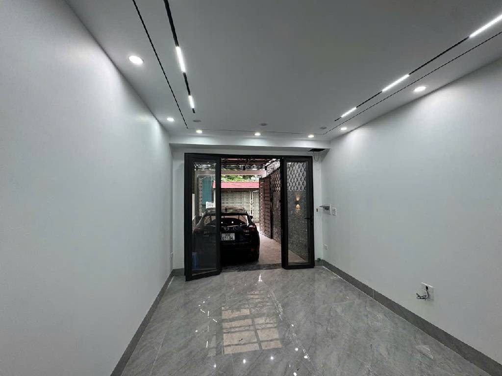 BÁN NHÀ ĐẸP 5 TẦNG x 70M CHU HUY MÂN - GARA Ô TÔ - THANG MÁY - FULL NỘI THẤT VÀO Ở NGAY