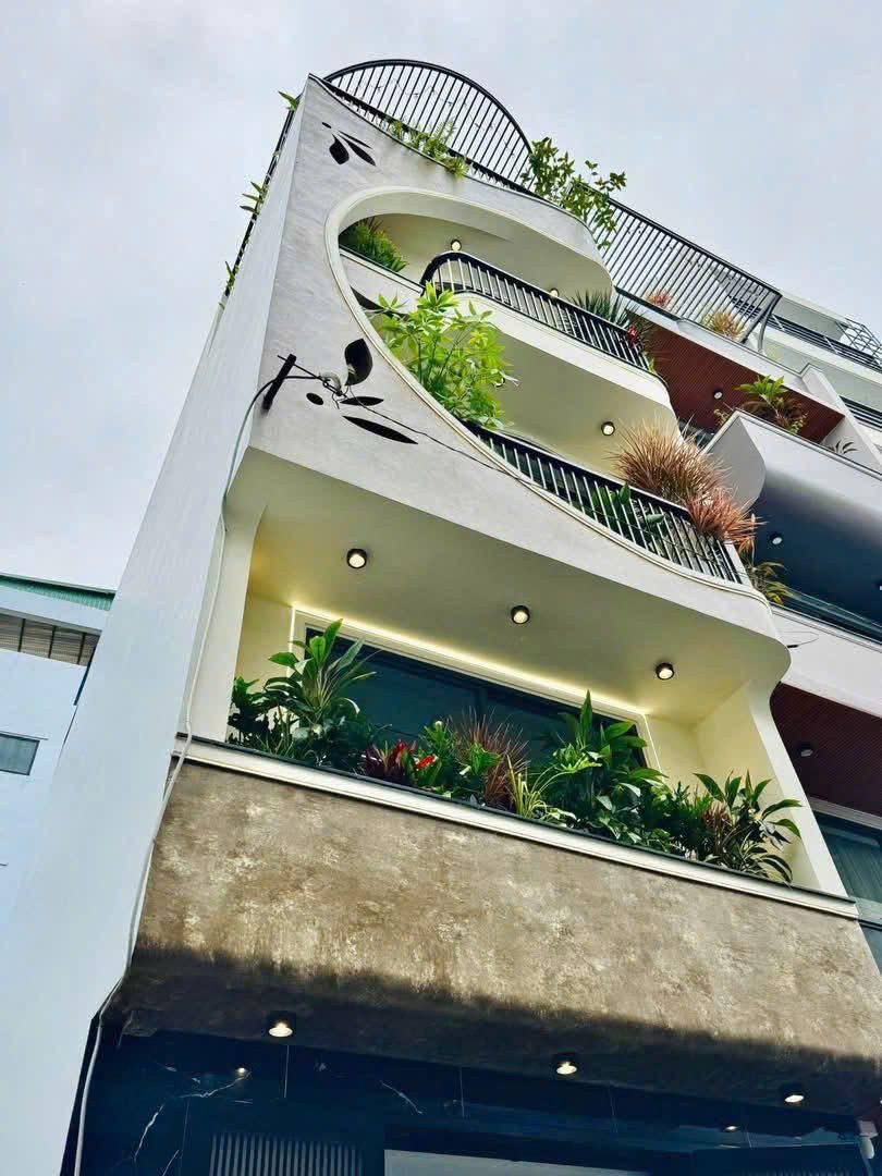 Nhà cần bán gấp hẻm Chu Văn An P.12 Bình Thạnh. Giá: 4,75 tỷ. DT: 80m2. 5 Tầng. 4PN. Sổ Hồng Riêng