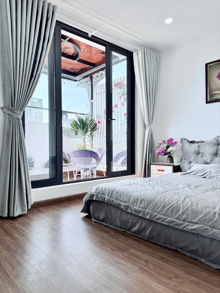 BÁN NHÀ CHÙA BỘC, 58m² 7 TẦNG THANG MÁY, 30M RA PHỐ  18 TỶ