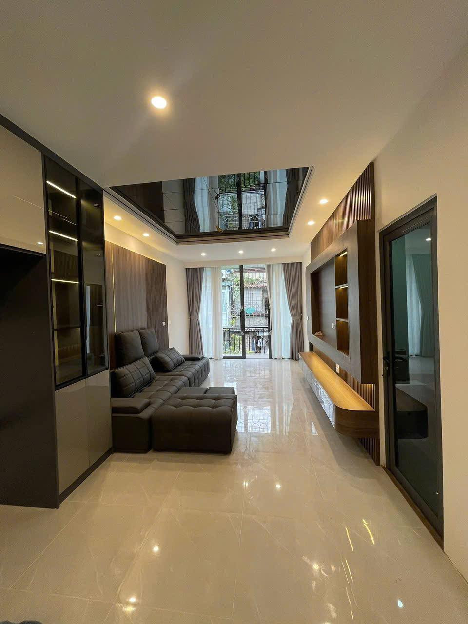 Bán nhà tập thể phố Chùa Bộc, Đống Đa, nhà đẹp full nội thất, sổ đỏ to