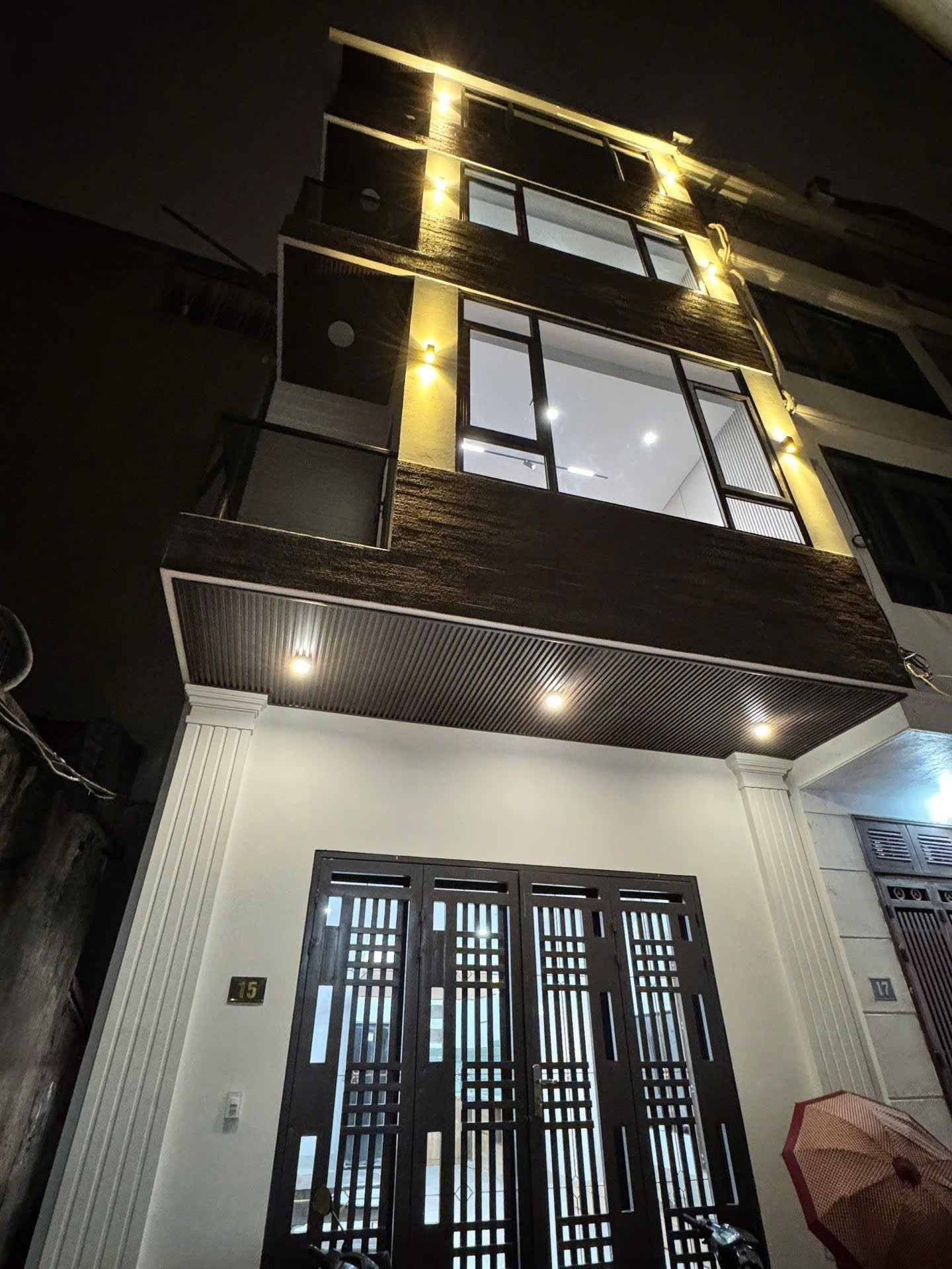 Bán nhà Dương Quảng Hàm 45m2, ngõ thông, lô góc 3 thoáng