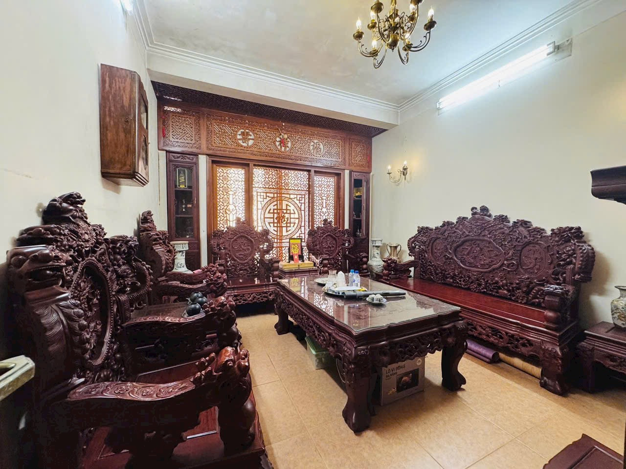 NHÀ ĐẸP NGUYỄN VĂN HUYÊN, NỘI THẤT GỖ SỊN, NHÀ PHÂN LÔ, Ô TÔ ĐỖ CỬA.