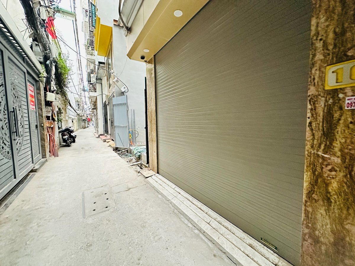- Bán nhà mặt ngõ Pháo Đài Láng. Trước nhà 3m. 
Thông các ngả.