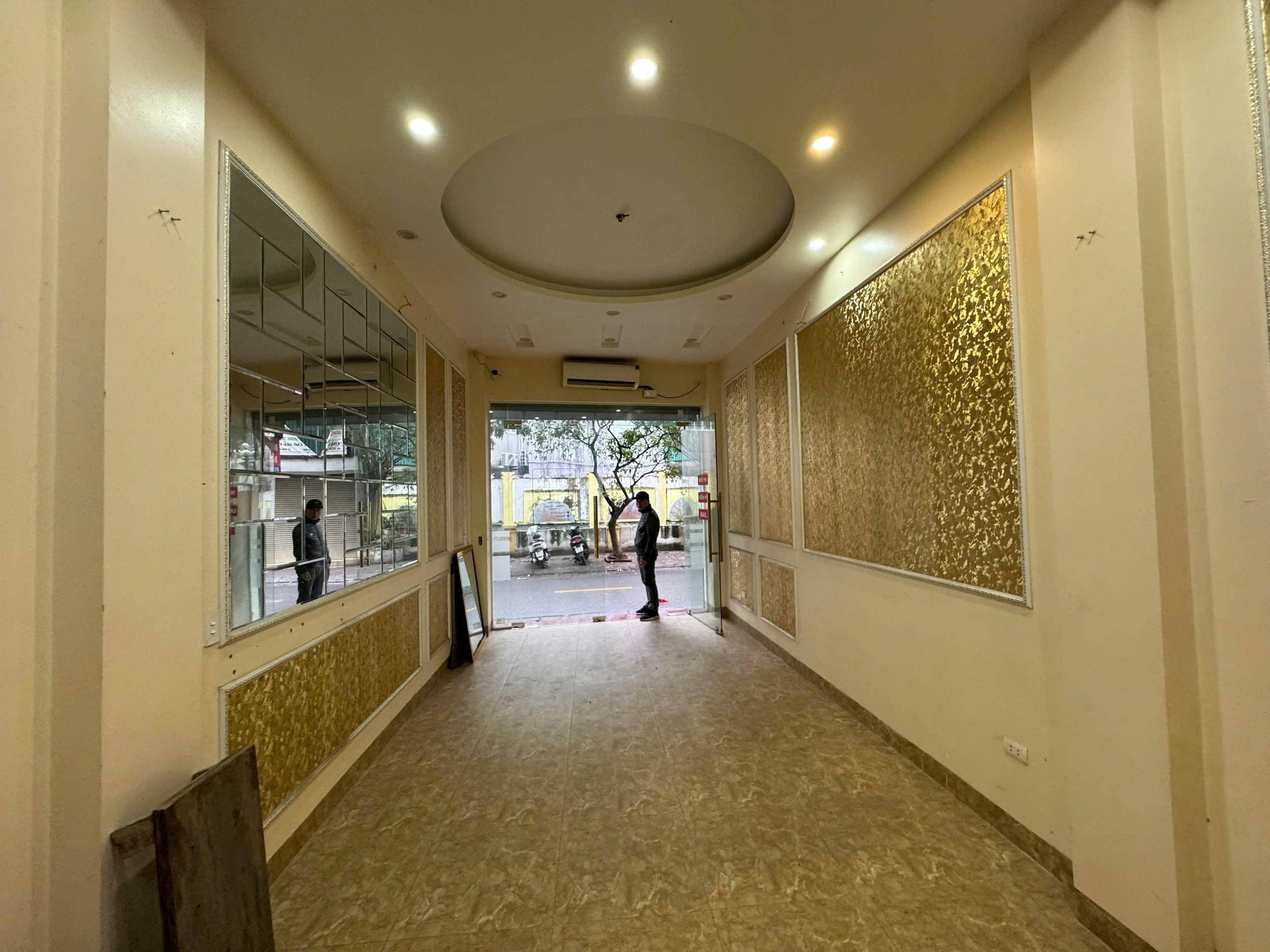 Cho thuê nhà Chùa Quỳnh, Bạch Mai - Hai Bà Trưng 40M*6 tầng THANG MÁY giá 20tr