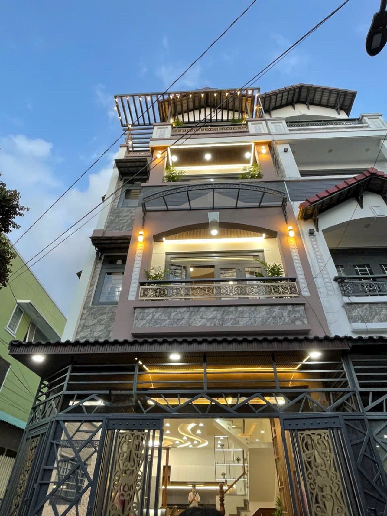 Bán nhanh nhà 70m2 Cô Giang, Q1 xây 4 tầng. Gần chợ Nga. Sổ riêng. Cho thuê 20tr/tháng