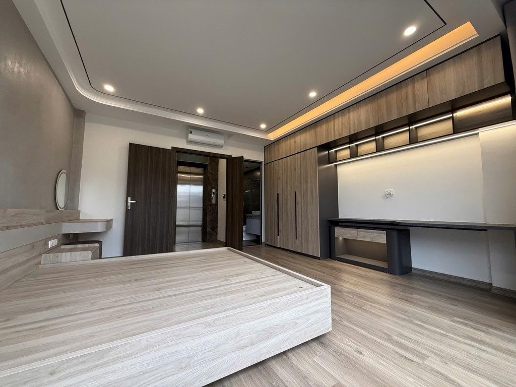 BÁN NHÀ LONG BIÊN 35M2- 6 TẦNG THANG MÁY- Ô TÔ TRÁNH ĐỖ- HƠN 10 TỶ