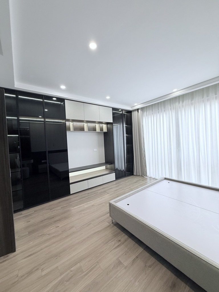 BÁN NHÀ LONG BIÊN 35M2- 6 TẦNG THANG MÁY- Ô TÔ TRÁNH ĐỖ- HƠN 10 TỶ