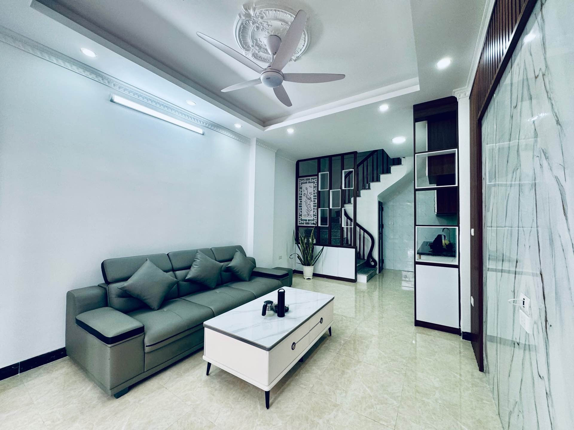 Bán nhà 30m² full thổ cư ngang 3.6m giá 6.69 tỷ tại Đường Cổ Linh Phường Long Biên