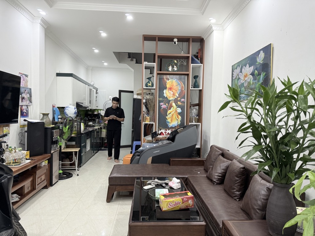 Giá Tốt. Bán Nhà Cổ Linh, Long Biên 43m2, 6T chỉ 8,45 tỷ (ô tô VF3 đỗ cửa)