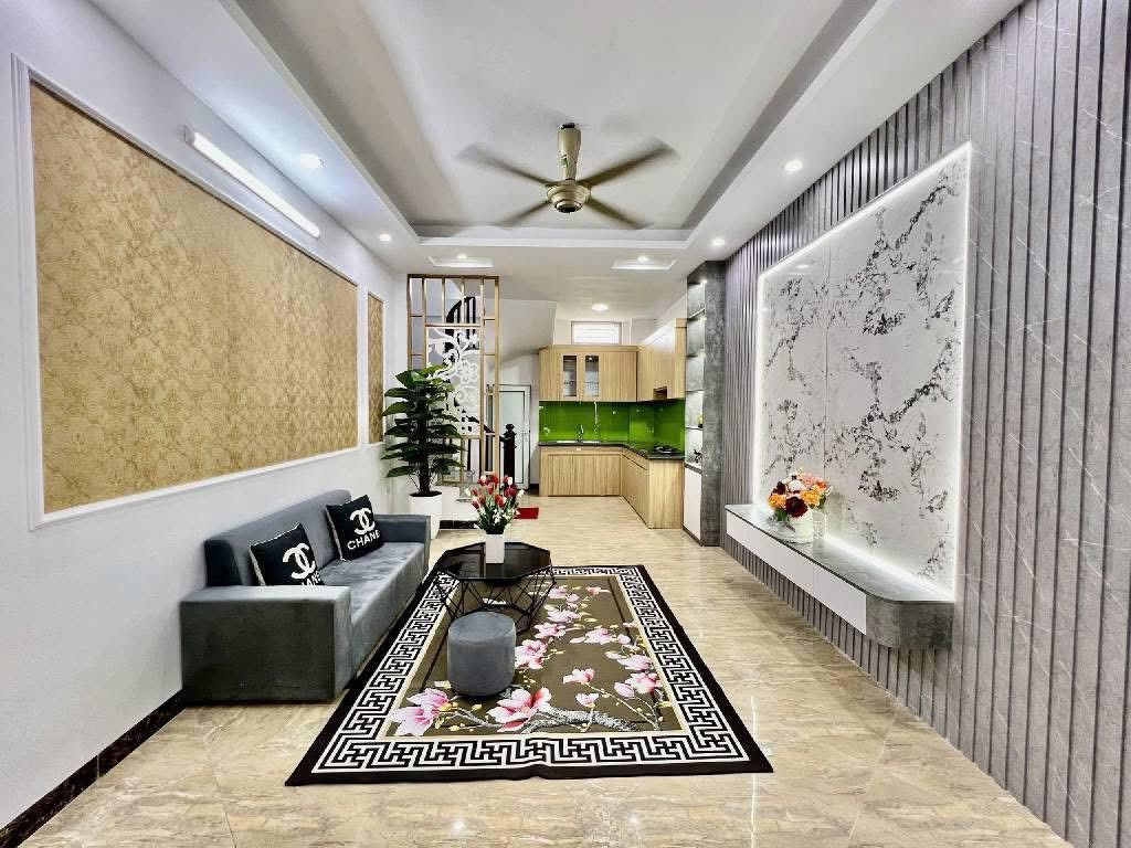 Bán Nhà Ngõ 206 Cổ Linh, Long Biên 33m2, 5T giá 7,5 tỷ