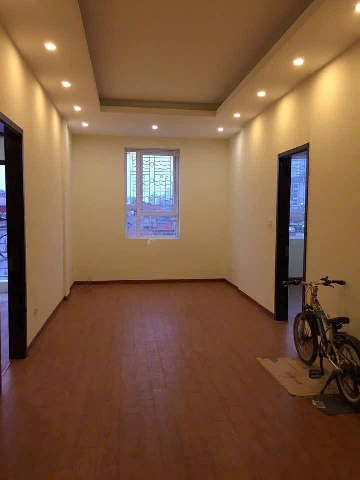🏢 Cho thuê căn hộ tòa A1 Thăng Long – Cốm Vòng, Dịch Vọng Hậu, Cầu Giấy
Diện tích: 77m²
Thiết kế: Phòng khách + 3 phòng ngủ – 2 vệ sinh
✨ Nội thất:
Bếp, tủ bếp, điều hòa, nóng lạnh… nhà mới sửa đẹp, sàn gỗ sạch sẽ, hiện đại
💰 Giá thuê: 12,9 triệu/thá