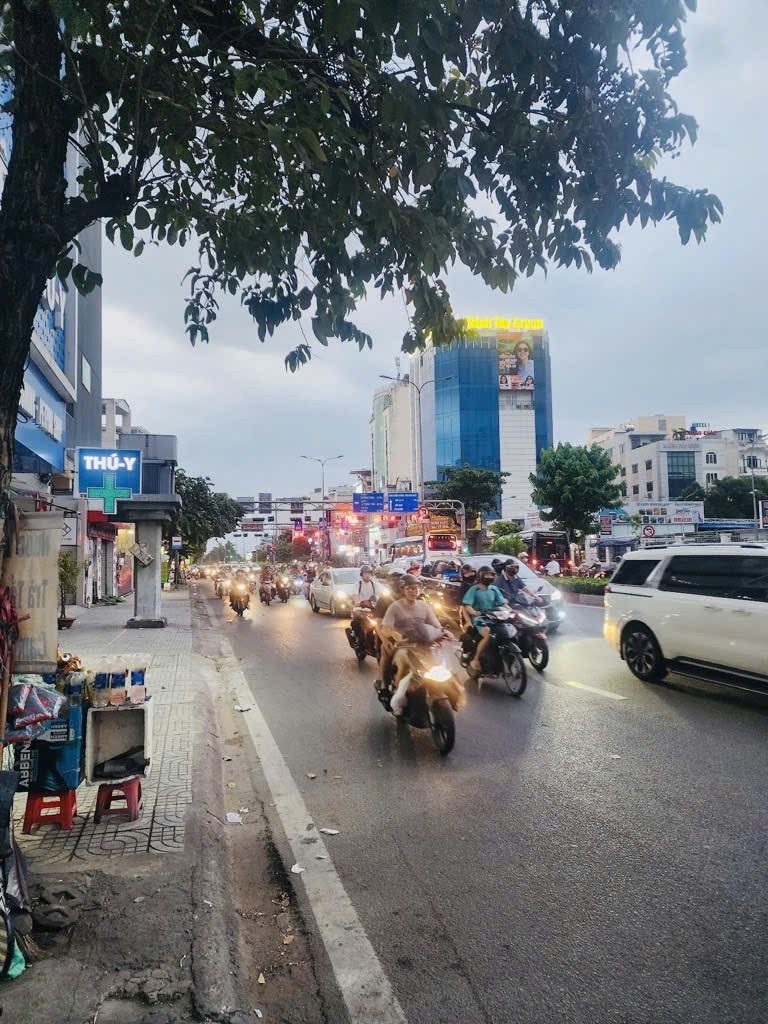 MT 391 CỘNG HÒA – NGAY ETOWN – GIÁ CHỈ 10.5 TỶ – KINH DOANH ĐỈNH - 2 TẦNG - 75M2