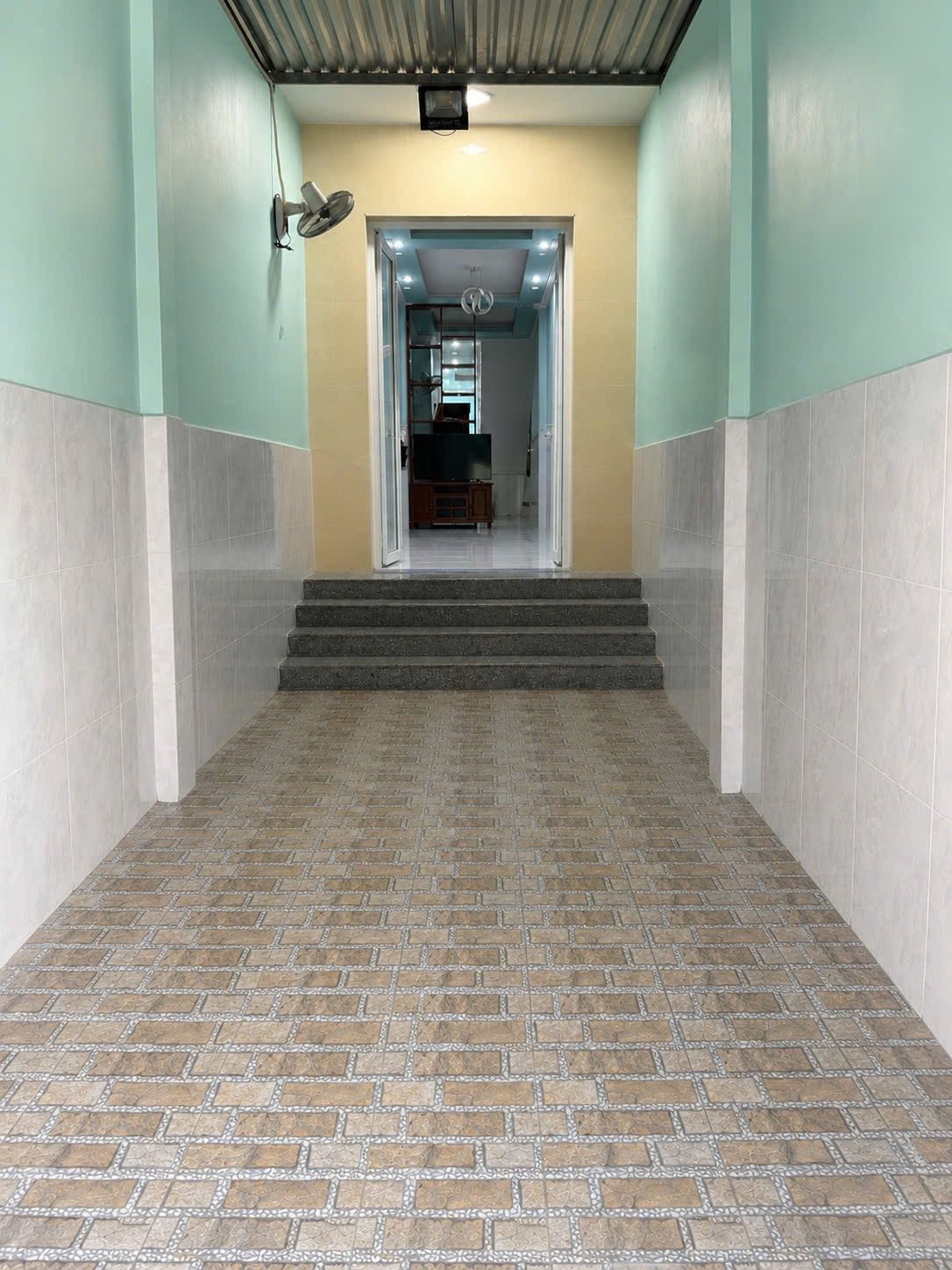 Nhà 61m2 1 trệt 1 lầu mt đg Công Lý ngay chợ Mỏ Cày Nam Btre
