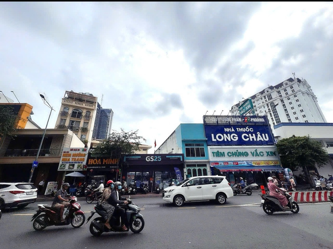 BÁN SIÊU PHẨM NGANG LỚN 7,6M*38M - MTKD Đ.CỐNG QUỲNH, QUẬN 1- DÒNG TIỀN ĐỀU 90TR/TH - GIANG GIANG 0938676685