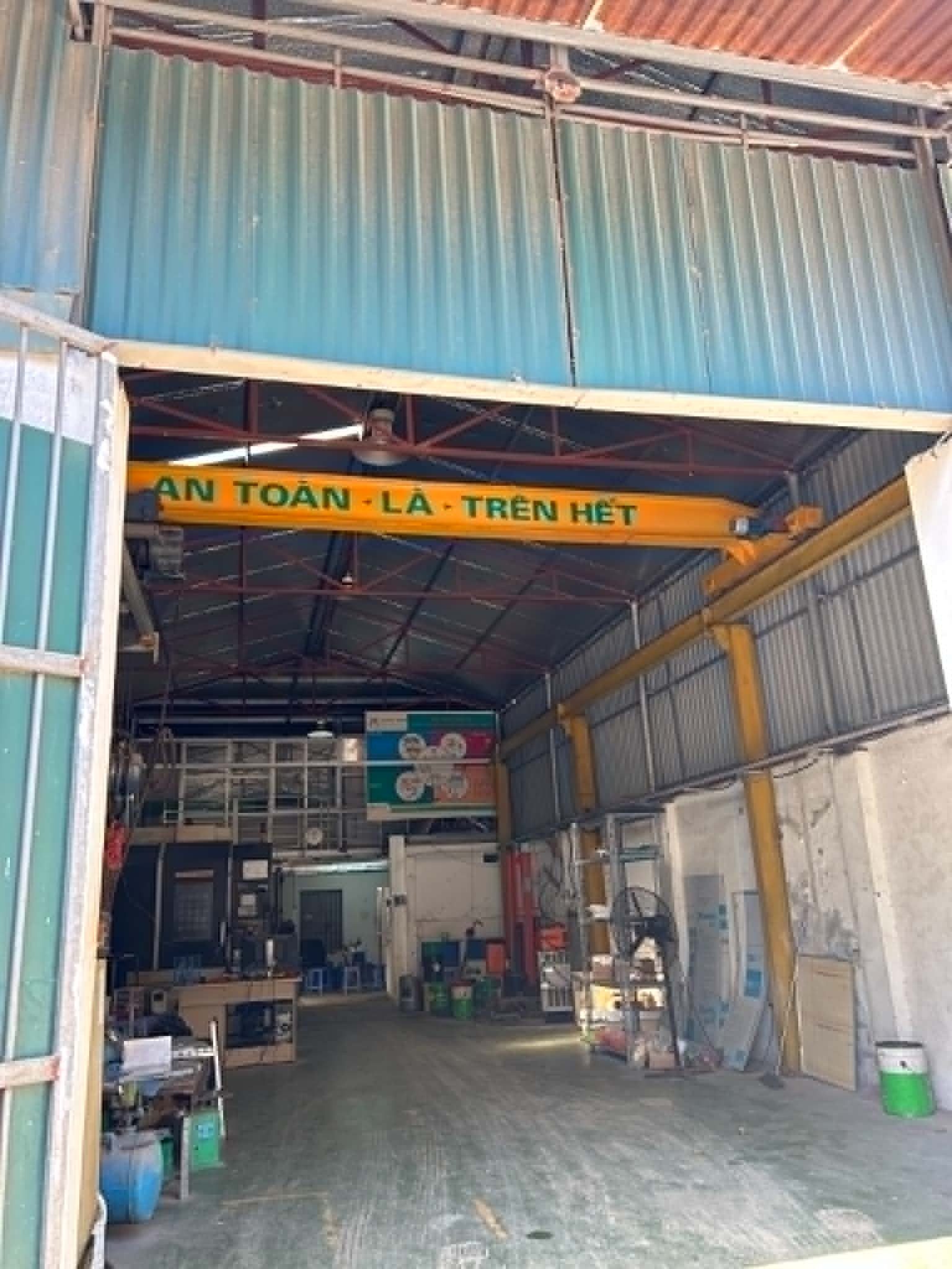 Bán đất Cự Khối, Long Biên 170m2 mtien 8m đường 17m vỉa hè, tặng xường dòng tiền