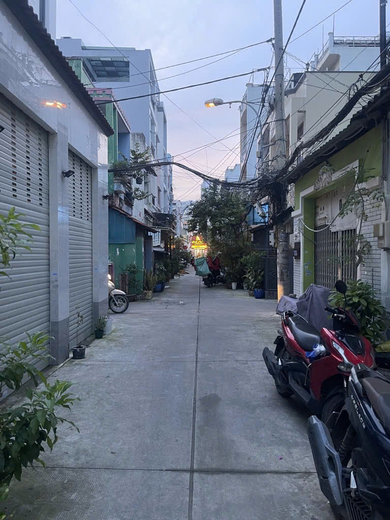 Bán nhà 3 Tầng 64m² ngang 4m giá 7.1 tỷ Phường Bình Phú