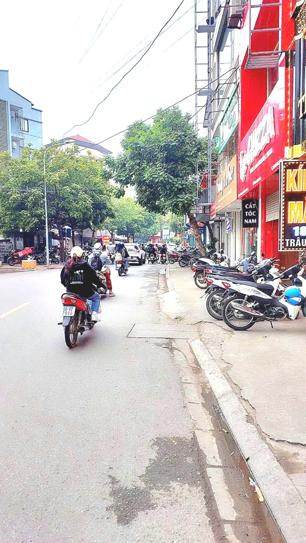 BÁN NHÀ  CỬU VIẸT 2  MẠT TIEM KINH DOANH DƯƠNG THÔNG CÁC NGẢ  TRUNG TÂM ĐÔNG DÂM