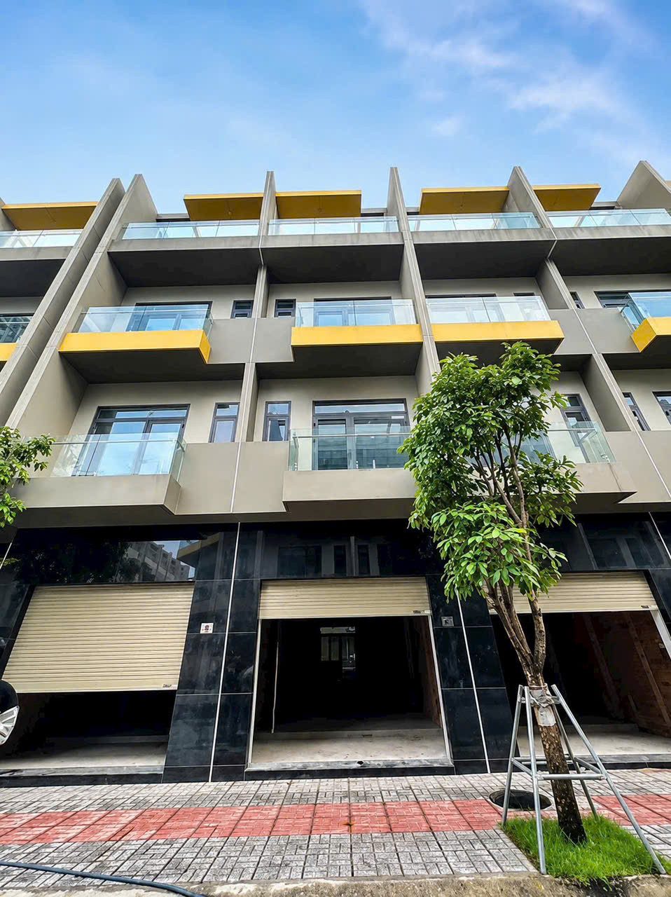 Nhà trung tâm thành phố đường lớn 36m