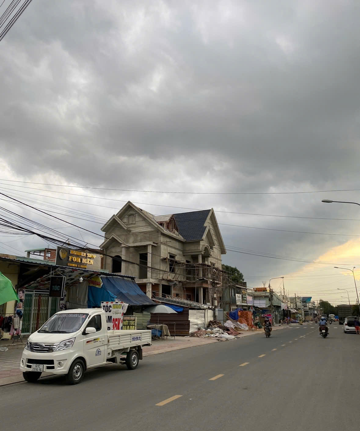 Cần ra đất thành phố mặt tiền nhựa
