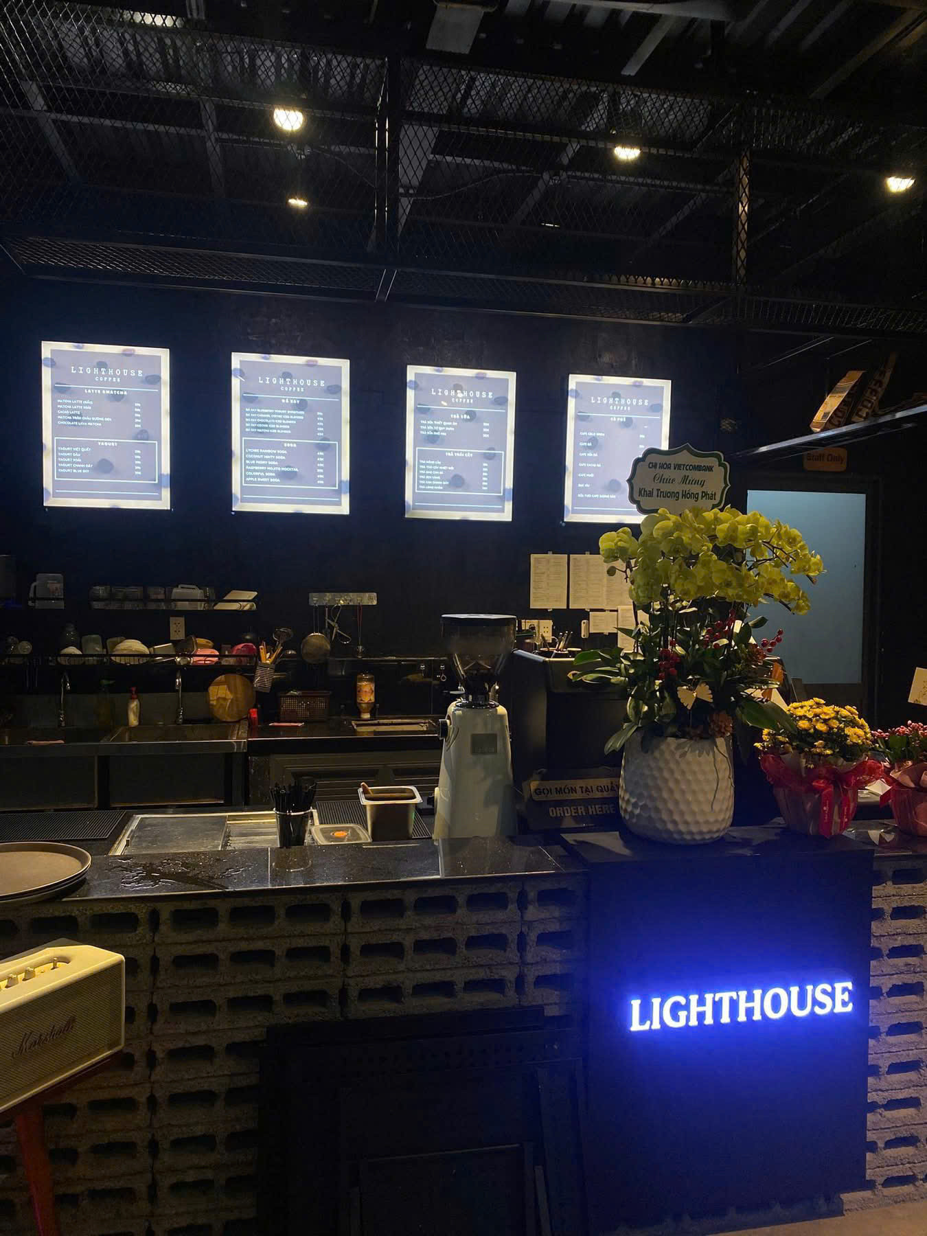 SANG NHƯỢNG QUÁN CAFE LIGH HOUSE KHU VỰC CHỢ BỬU LONG
