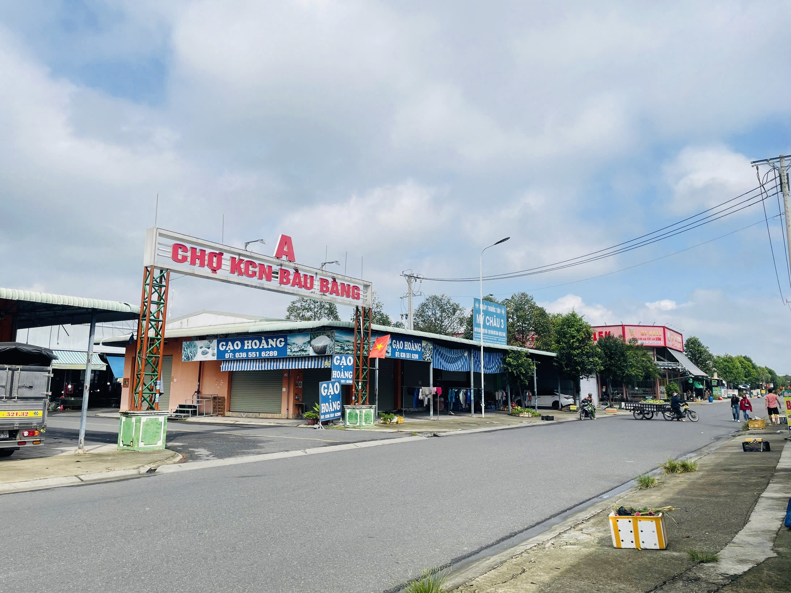 Ra gấp 2 lô đối diện chợ KCN Bàu Bàng - Full thổ cư - Kinh doanh tốt - Giá 1ty 7xx - Chính chủ
