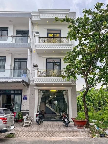BÁN NHÀ 1 TRỆT 2 LẦU MỚI ĐẸP 4 PHÒNG NGỦ - ĐƯỜNG D6 KHU DÂN CƯ HỒNG LOAN - P.CÁI RĂNG - TP CẦN THƠ