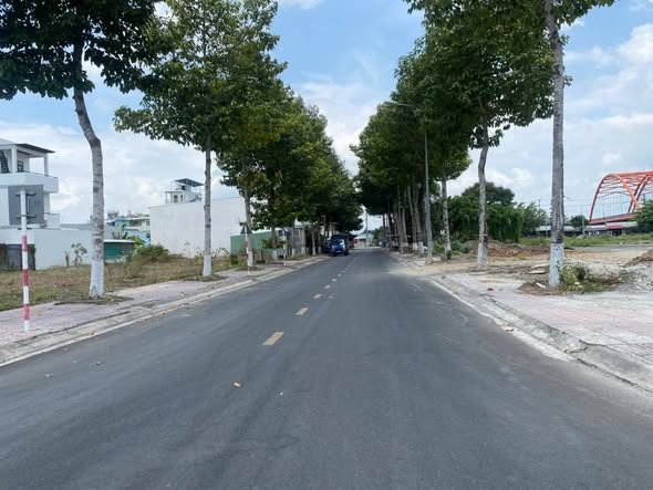 Bán đất 90m² full thổ cư ngang 4.5m giá 3.5 tỷ tại Đường D9 Khu Hành Chính, Phường Long Châu, tỉnh Vĩnh Long