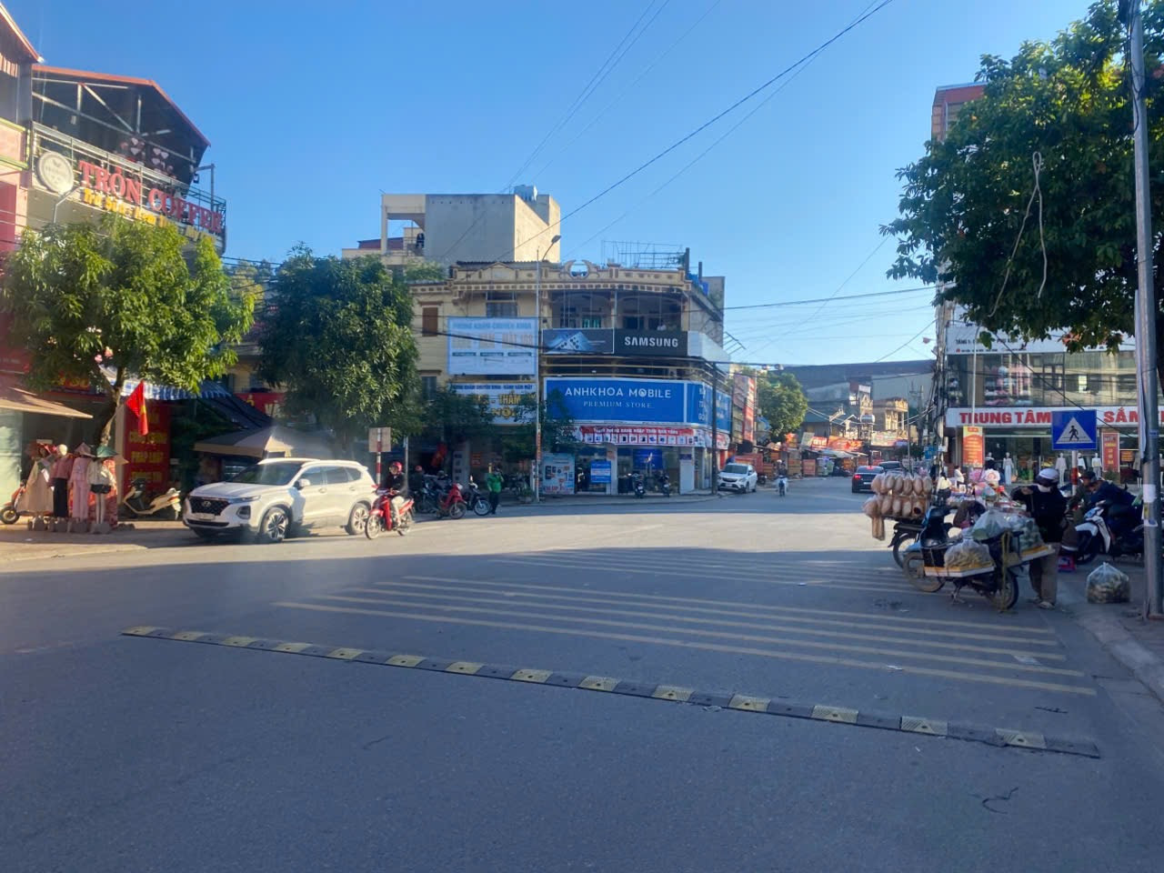 Bán nhà 2 tầng lô góc ngã 4 đa cấu nam sơn bắc ninh. Diện tích đất 138m. Kinh doanh sầm uất ngày đêm. Mặt đường đa cấu phường và sơn đông nam sơn bắc ninh