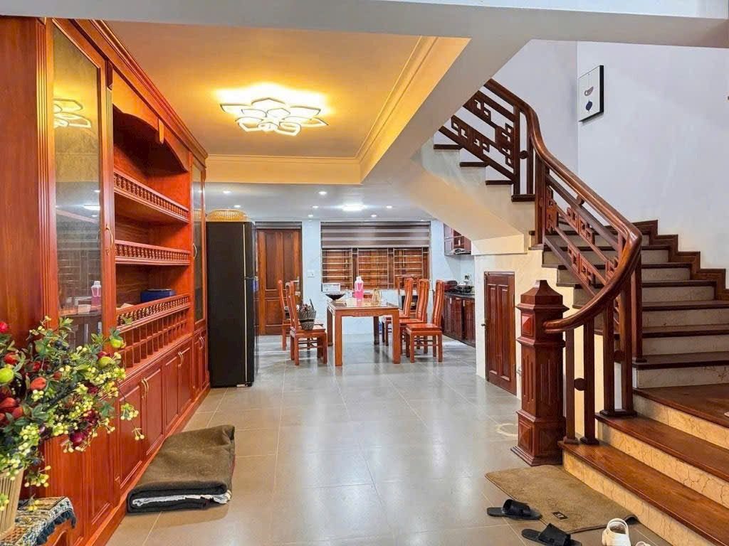 GIẢM SỐC 500 TRIỆU - NHÀ 4 TẦNG ĐỒNG KỴ TỪ SƠN- GARA 2 OTO - ĐƯỜNG OTO TRÁNH KINH DOANH ĐA DẠNG