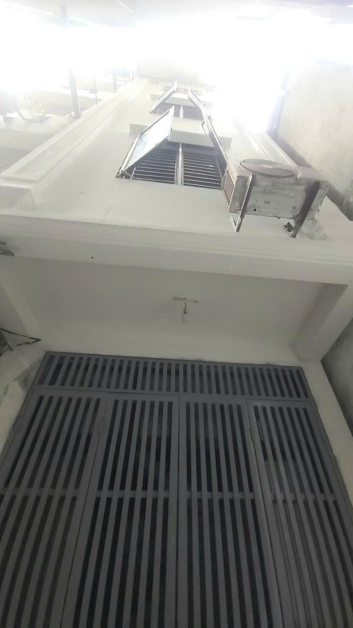 Căn nhà gần 40m2, nhiều phòng ngủ cạnh bể bơi Đa Sỹ. Giá rẻ 6,x tỷ tại Hà Đông