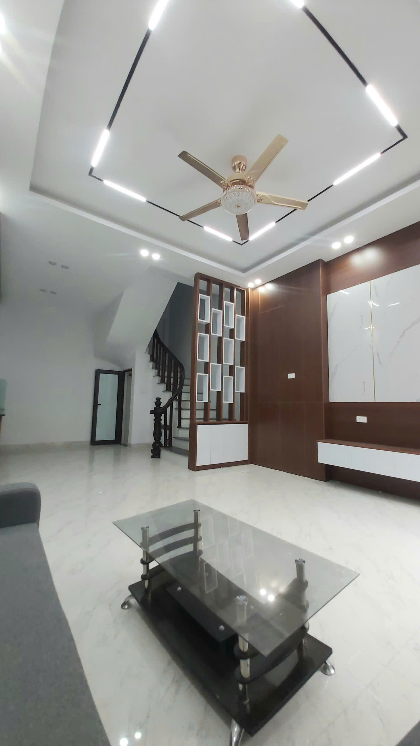 Nhà đẹp 4Tx35m2 đối diện sân bóng Đa Sỹ, chỉnh nhỉnh 6 tỷ