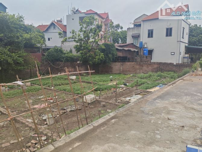 Nhỉnh 4 tỷ có ngay 46m2 đất Đa Tốn ô tô vào tận đất, chỉ 20m ra đường ô tô tránh thông.