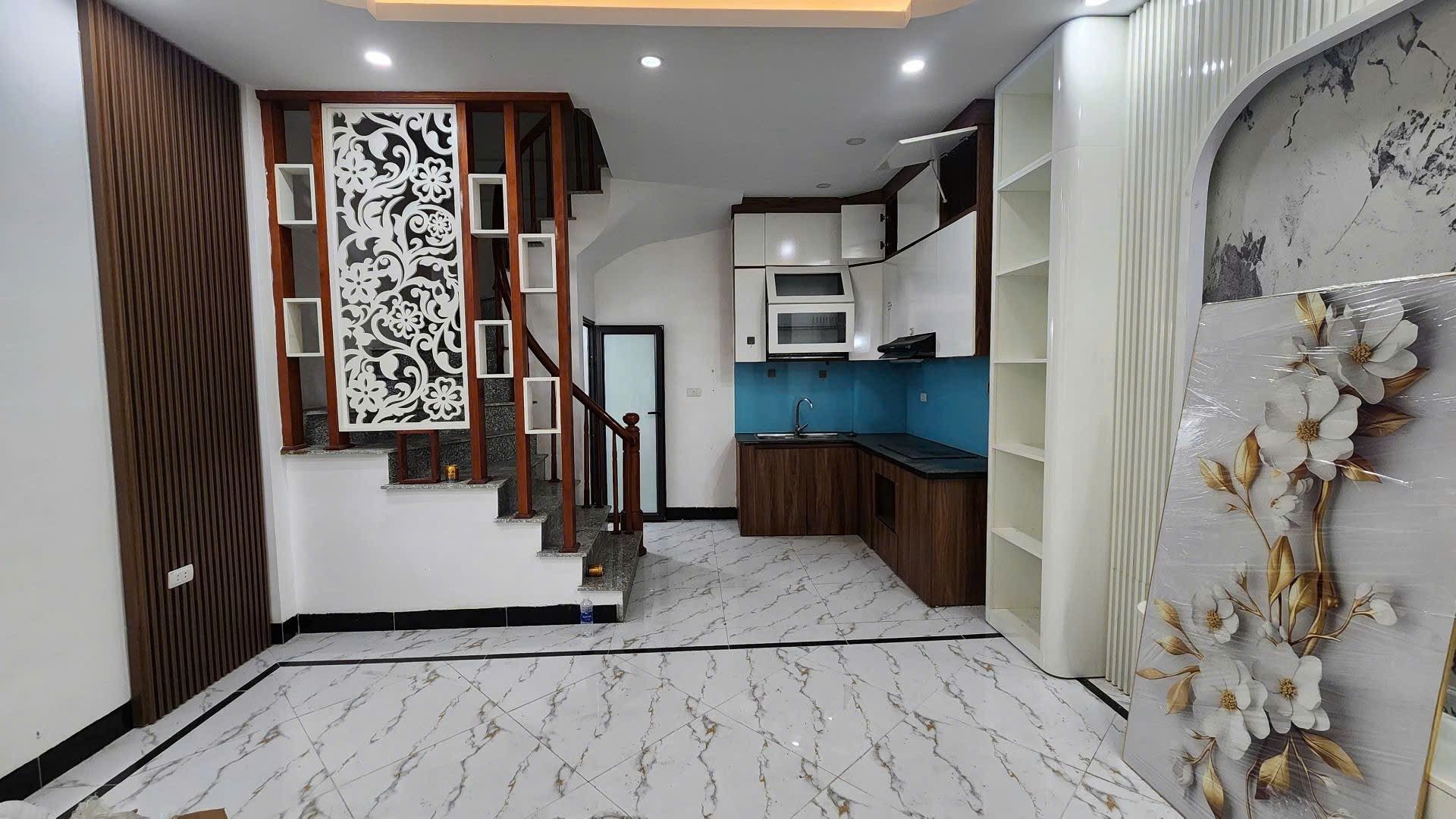 Cần ra đi Căn 32m ô tô đỗ cổng - Liên Mạc Đại cát 5ty5 - 5 tầng mới dọn ở luôn