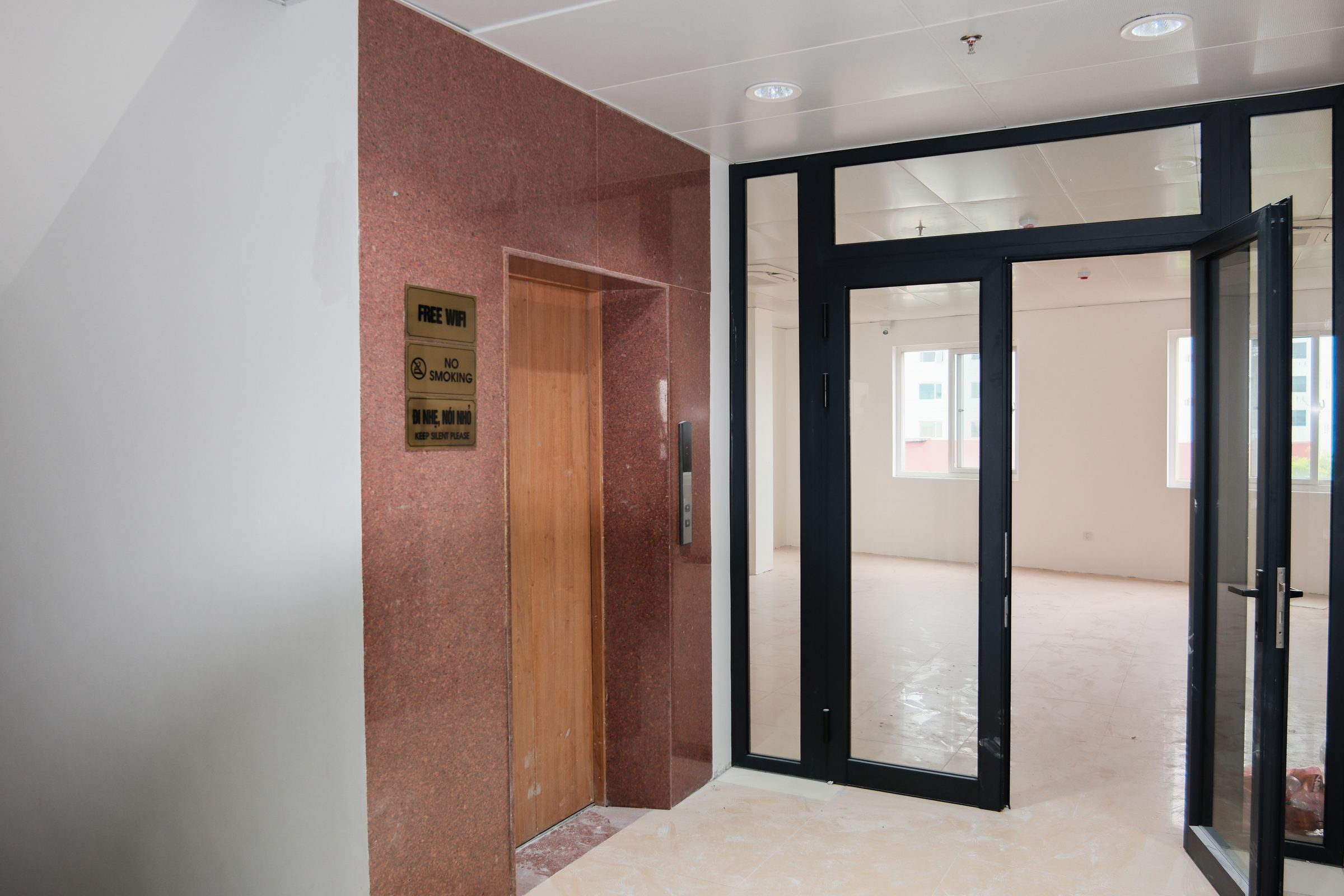 📍 Vị trí: Đường Đại Cồ Việt
🏢 Diện tích: 150m²/sàn
💰 Giá thuê: 230.000 VNĐ/m²
🔐 Camera an ninh – Toilet riêng – Đầy đủ tiện nghi
📌 Thuê linh hoạt từ tầng 3 đến tầng 7
Liên hệ 0394934345 ngay để được tư vấn và xem văn phòng trực tiếp.