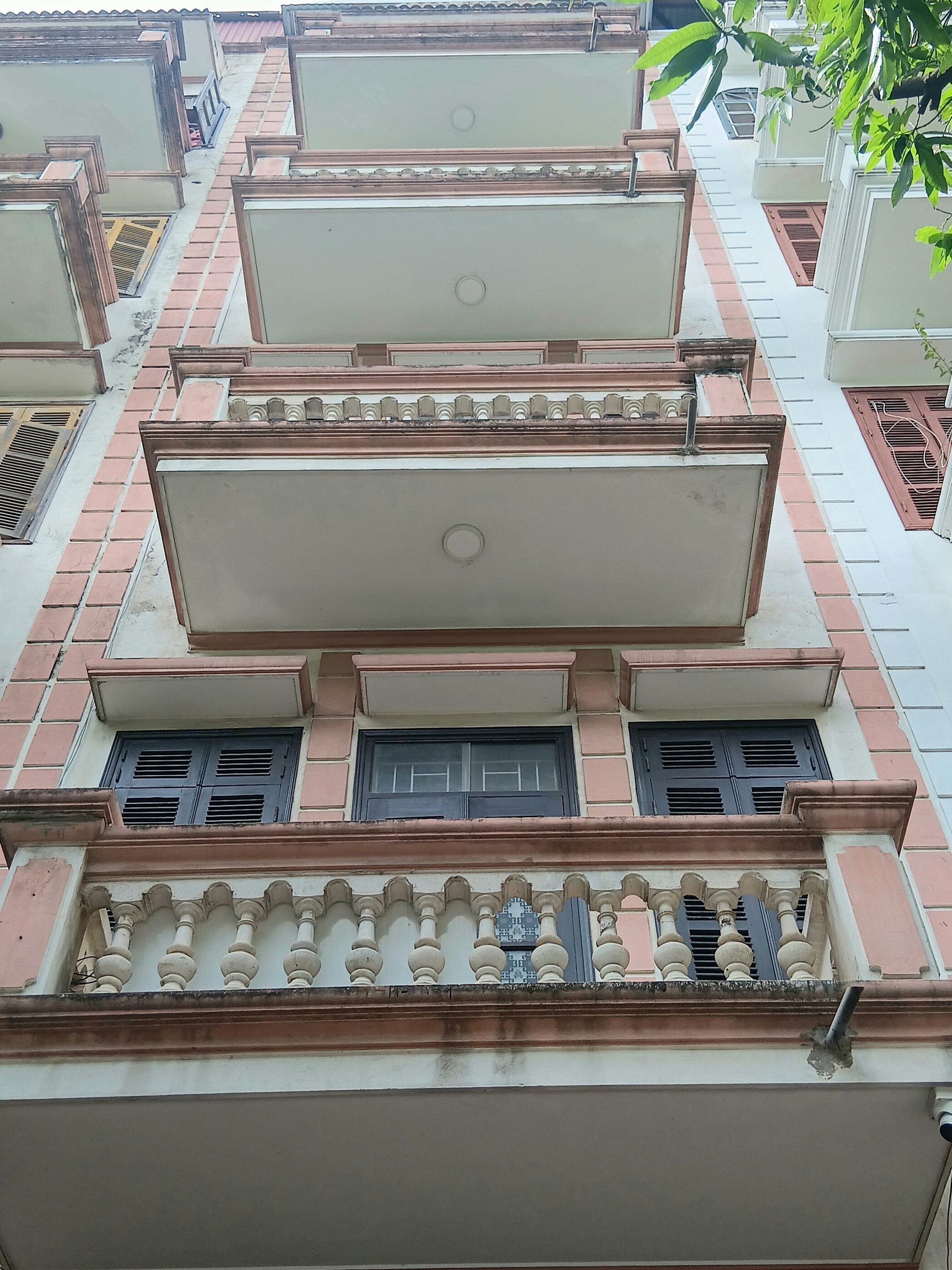 Cho Thuê Mặt Bằng KD Tầng 1 Nhà Liền Kề KĐT Đại Kim - Hoàng Mai 80M² Lô Góc - Nội Thất Trống - Vỉa Hè Rộng - Đường Ô Tô Tránh Đỗ - Phù Hợp VP, Công Ty,Spa.. Giá Thuê 22tr