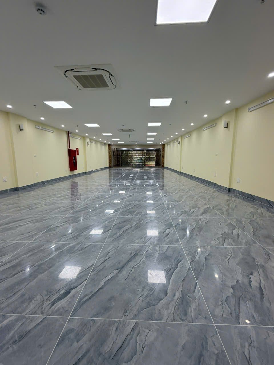 CHO THUÊ VĂN PHÒNG MẶT PHỐ ĐẠI LA/260m2/55tr