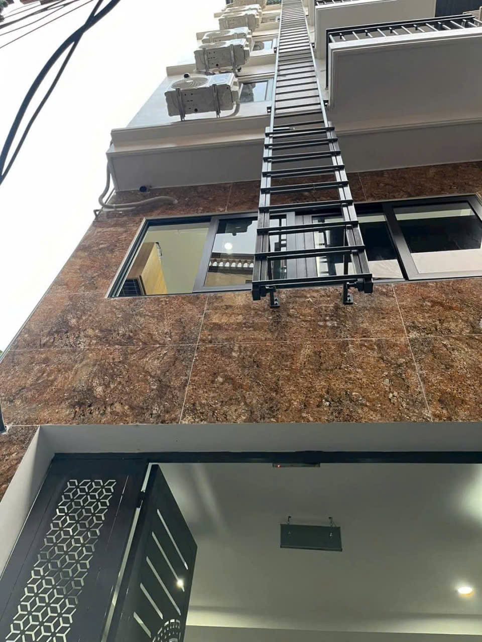 Toà CHDV 7 tầng - Đại Linh - 60m2 - Cho thuê 600tr 1 năm - Thang máy - Tương lai mặt phố - 2 thoáng