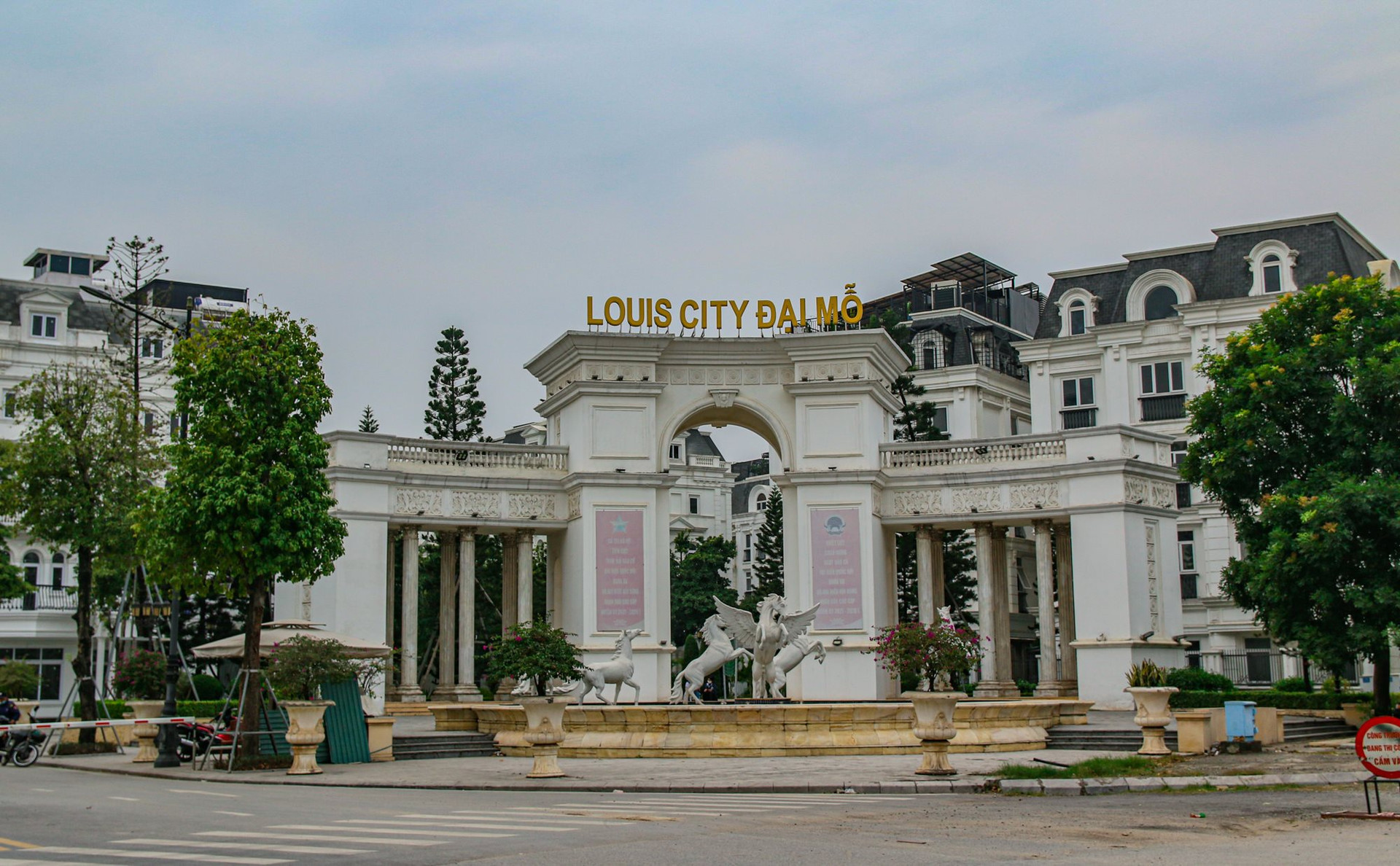 BÁN NHÀ LIỀN KỀ KĐT LOUIS CITY ĐẠI MỖ – 112,5M² – 5 TẦNG – MẶT TIỀN 5M – GIÁ CHỈ 31 TỶ