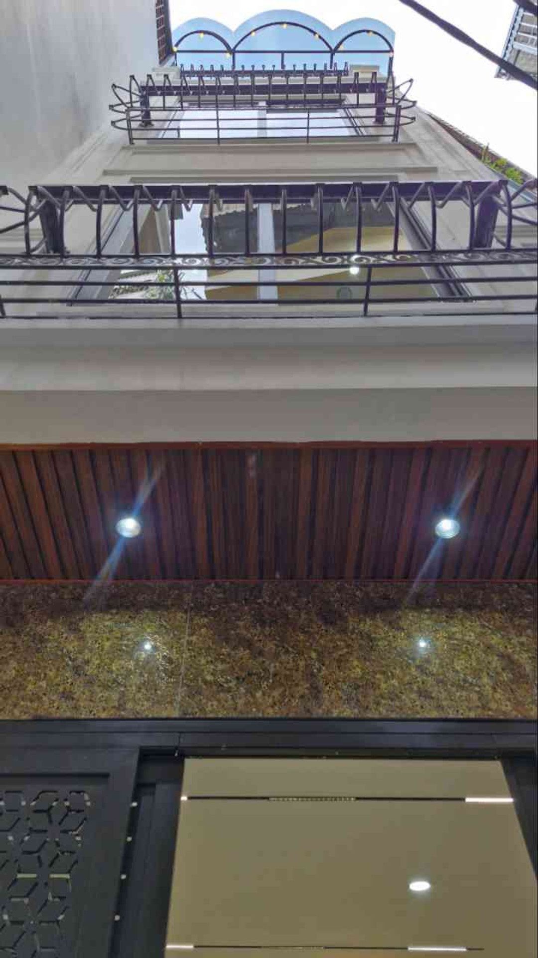 Bán nhà Đại Từ- Hoàng Mai, 1 nhà ra phố, view hồ,40m2, 8.99 tỷ