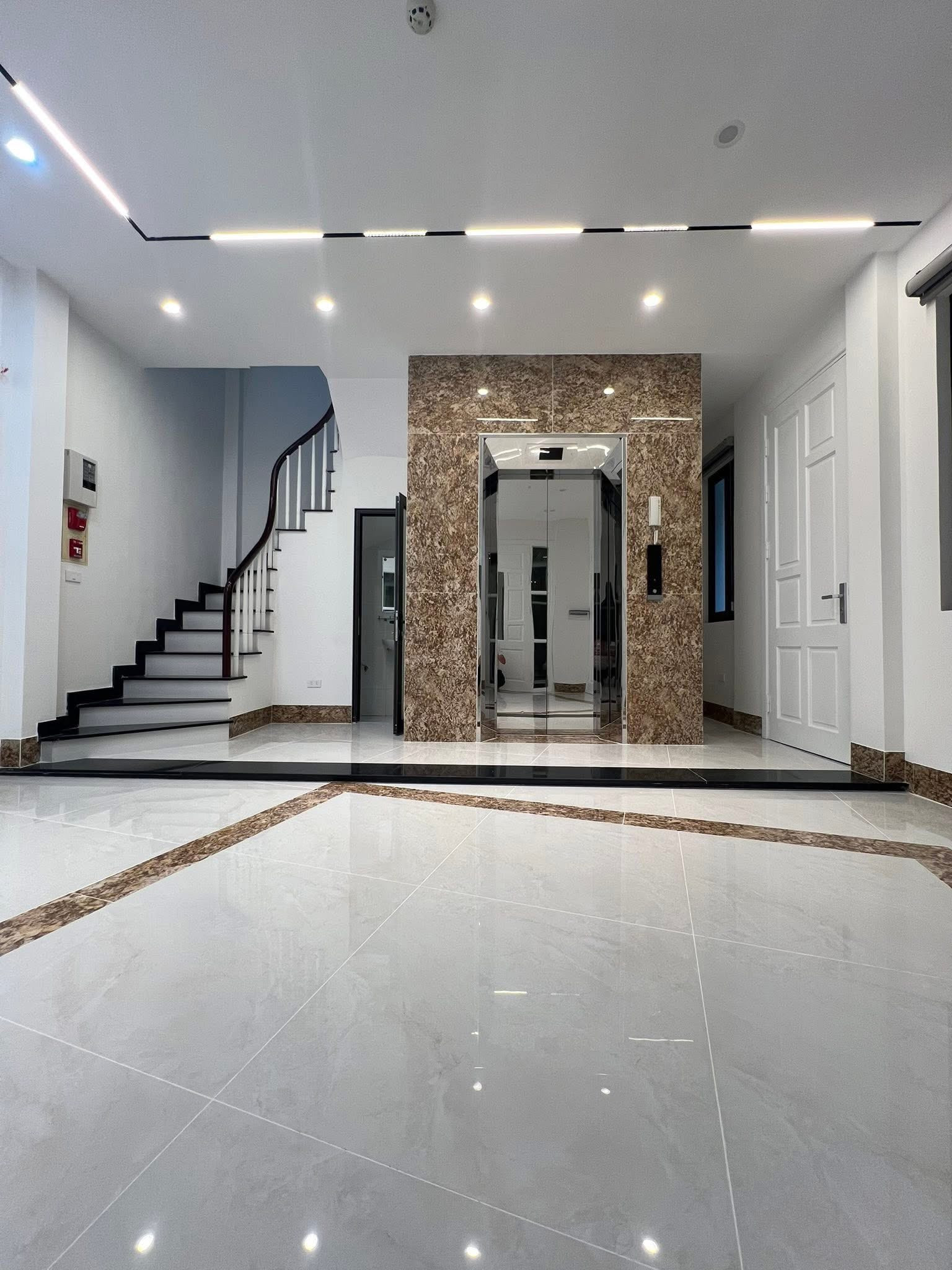 Đại từ, Hoàng Mai, 6 tầng thang máy, mới, đẹp, view hồ, 50m2, 9.5 tỷ