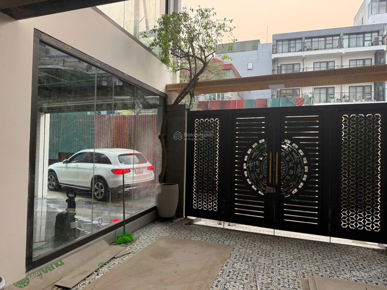 Cho Thuê Mặt Bằng KD Mặt Phố Đại Yên - Đội Cấn - Ba Đình 311M² 4 Tầng Thông Sàn - Kinh Doanh Đa Dạng - Ô Tô Qua Nhà - Giá Thuê 120tr