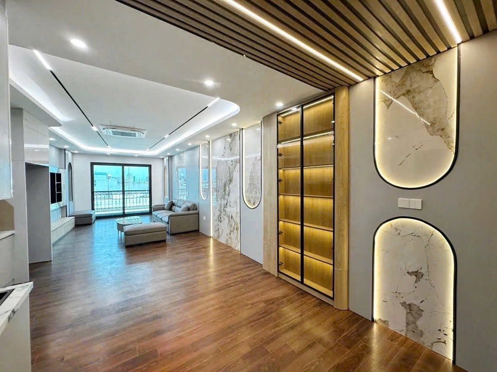 SIÊU PHẨM - 7 TẦNG THANG MÁY - LÀNG NHA, PHƯỜNG LONG BIÊN - NGÕ THÔNG ĐƯỜNG 2 Ô TÔ TRÁNH