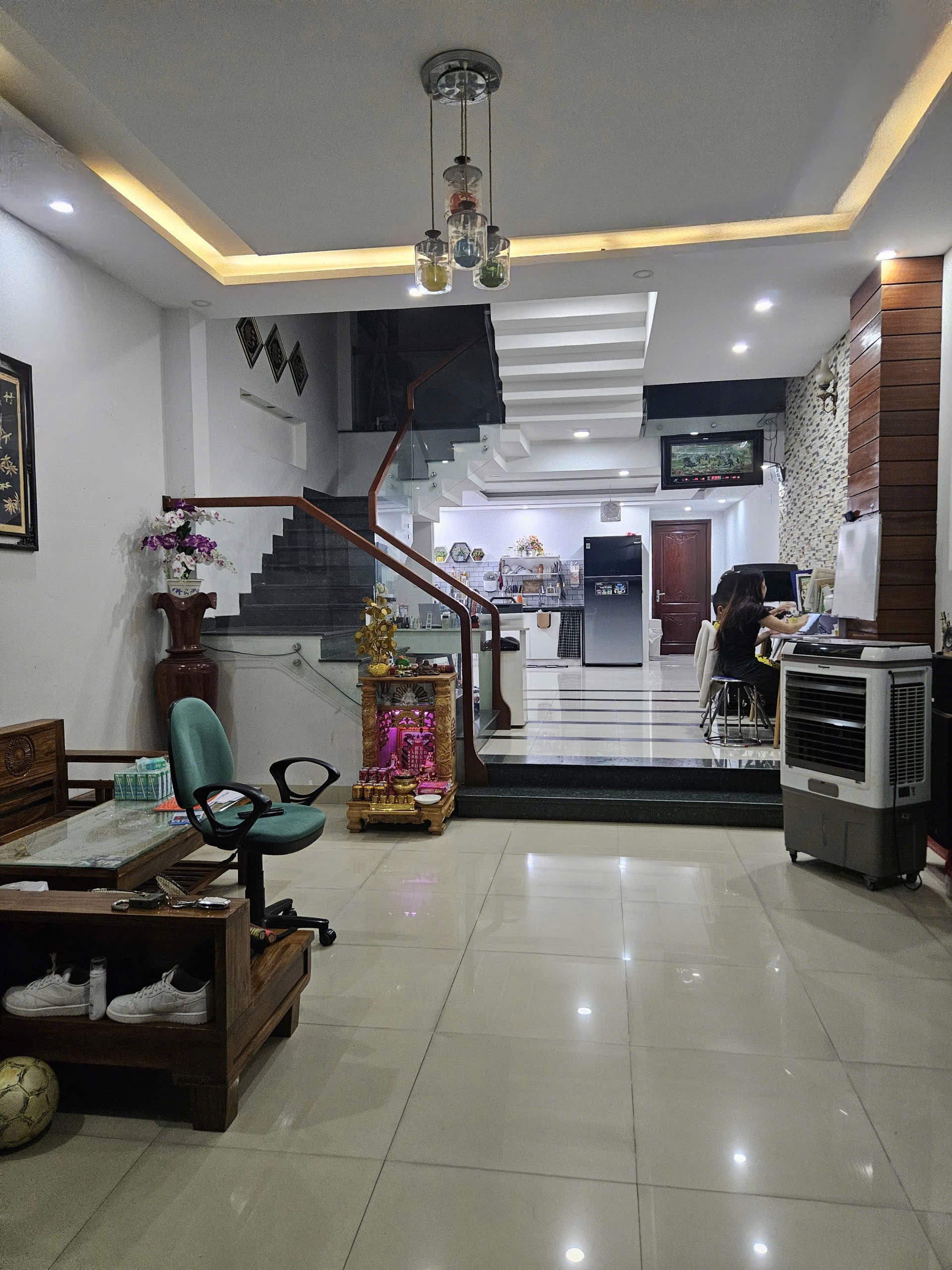 Bán nhà 3 Tầng 3 Phòng Ngủ, Đường Đặng Hoà, View Công Viên - Giá 6.65 tỉ
