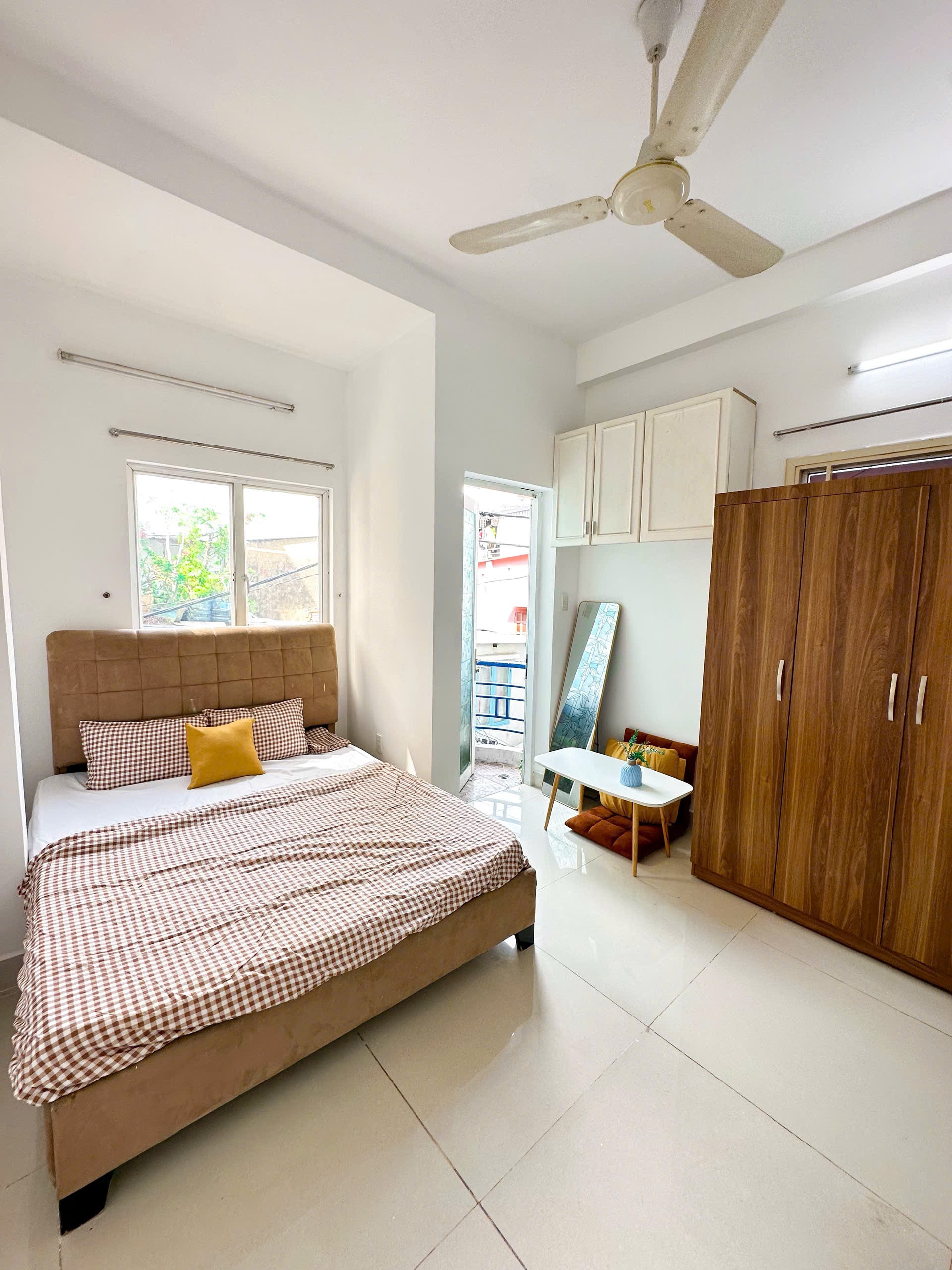 CHO THUÊ BAN CÔNG STUDIO Ở TRUNG TÂM QUẬN 1