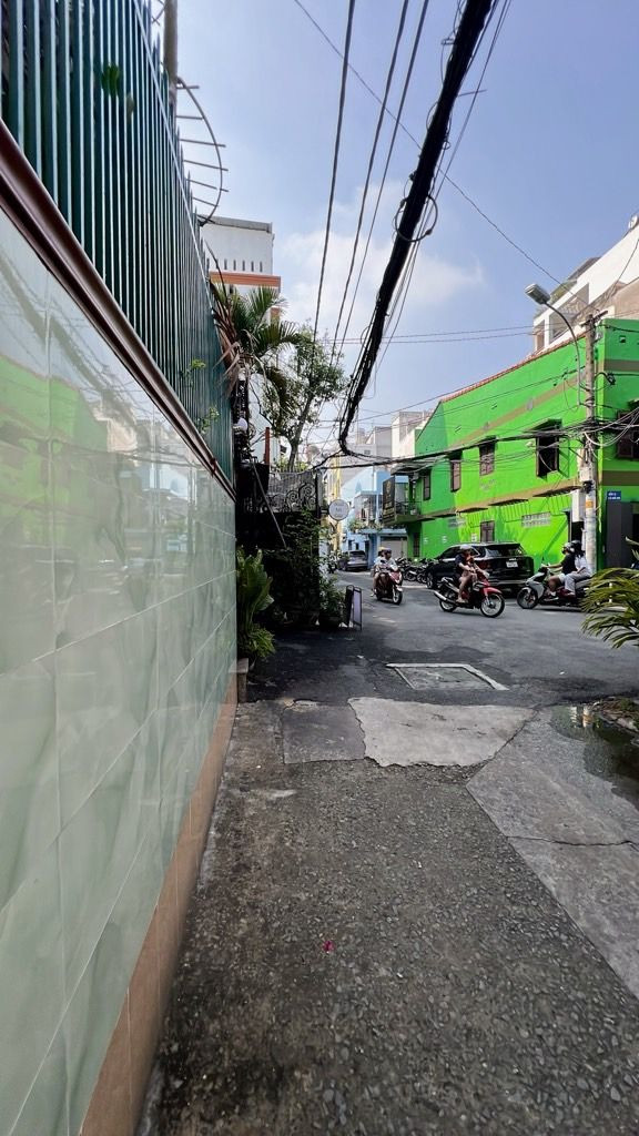 Nhà bán đào duy anh ngang 7.4m sổ hồng riêng