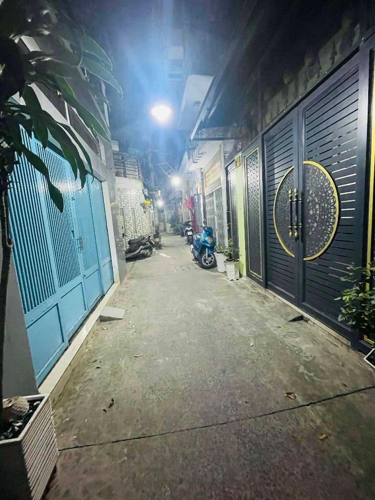 QUẬN 10 - NGÃ SÁU NGUYỄN TRI PHƯƠNG - 1 CĂN RA MẶT TIỀN - 65M2, NGANG 6,5M - GIÁ ĐIÊU ĐỨNG.